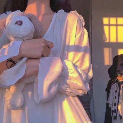姑娘， 望着我